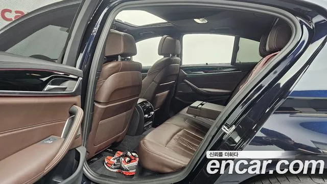 BMW 5-Series — Фото автомобиля 24