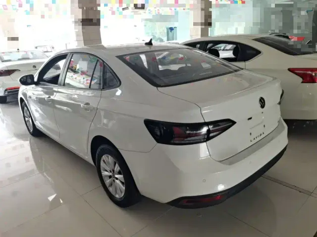 Volkswagen Lavida — Фото автомобиля 4