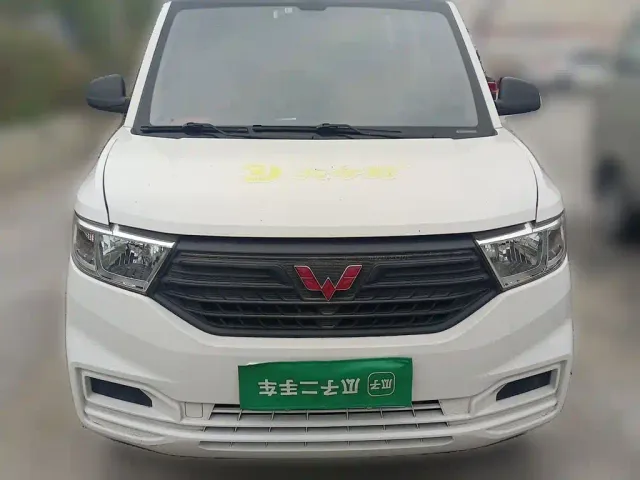 Wuling Hongguang V — Фото автомобиля 2