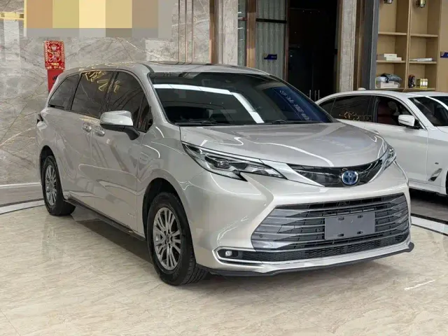Toyota Sienna — Фото автомобиля 3