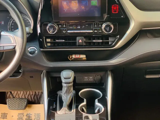 Toyota Highlander — Фото автомобиля 18