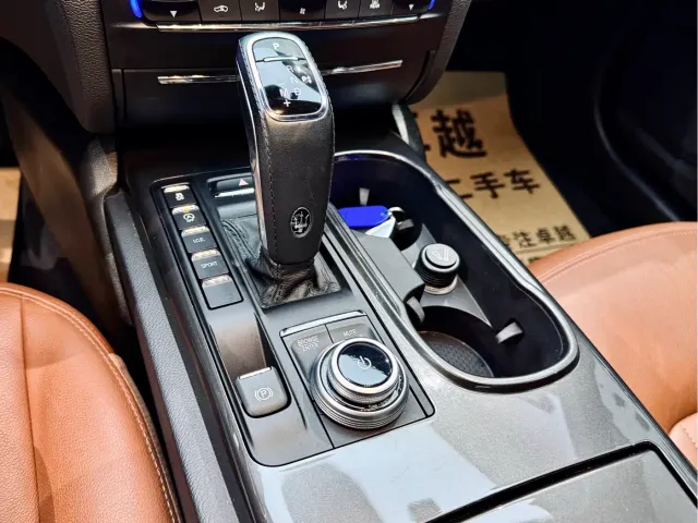 Maserati Ghibli — Фото автомобиля 15