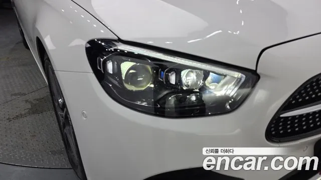 Mercedes-Benz E-Class — Фото автомобиля 17