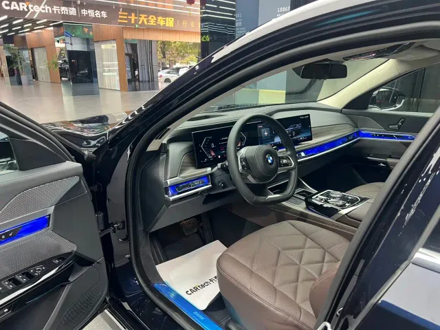 BMW 7 Series — Фото автомобиля 21