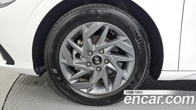 Hyundai AVANTE Inspiration — Фото автомобиля 5