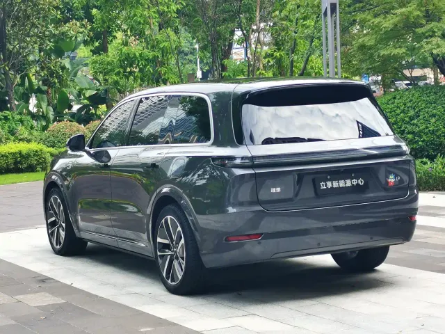 Li Auto L9 — Фото автомобиля 8