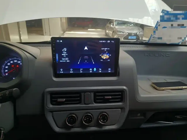 Wuling Yangguang — Фото автомобиля 12