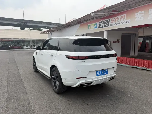 Land Rover Range Rover Sport — Фото автомобиля 11