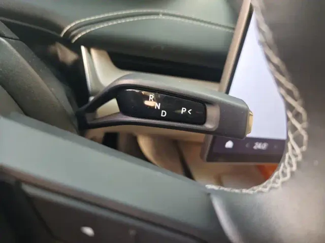 Xiaomi SU7 — Фото автомобиля 10