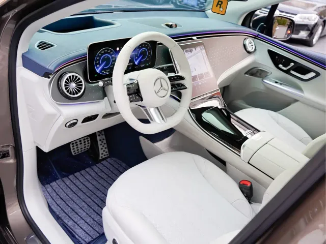 Mercedes-Benz EQE SUV — Фото автомобиля 11