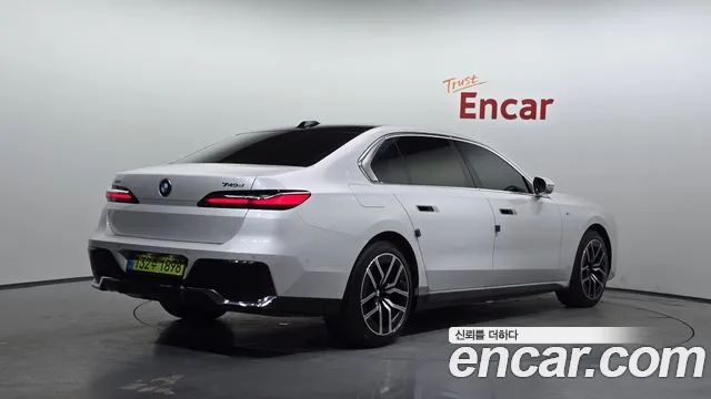 BMW 7-Series — Фото автомобиля 2