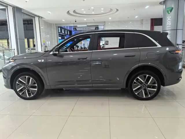 Li Auto L7 — Фото автомобиля 13