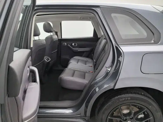 Leapmotor C10 — Фото автомобиля 15