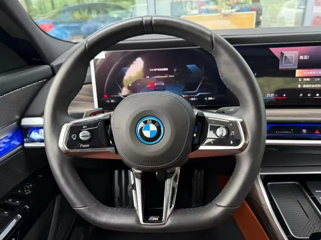 BMW i7 — Фото автомобиля 8