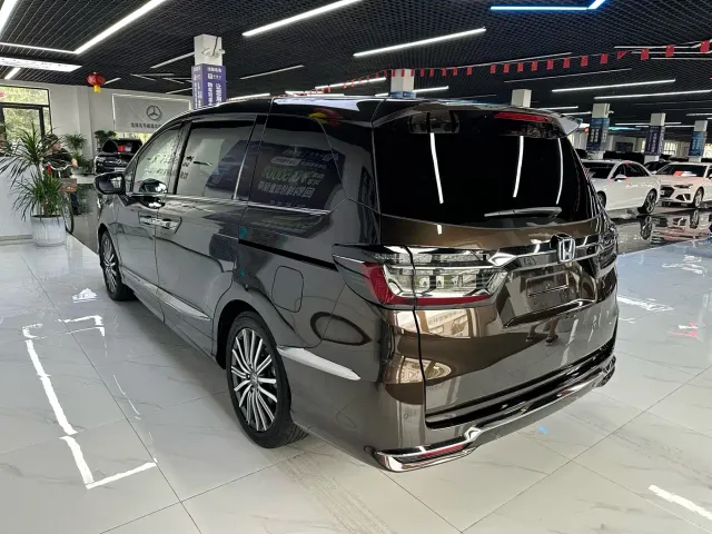 Honda Elysion — Фото автомобиля 7