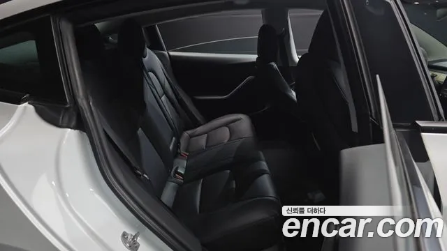 Tesla Model 3 — Фото автомобиля 11