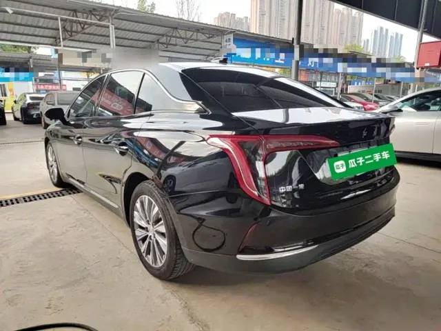 Hongqi E-QM5 — Фото автомобиля 4