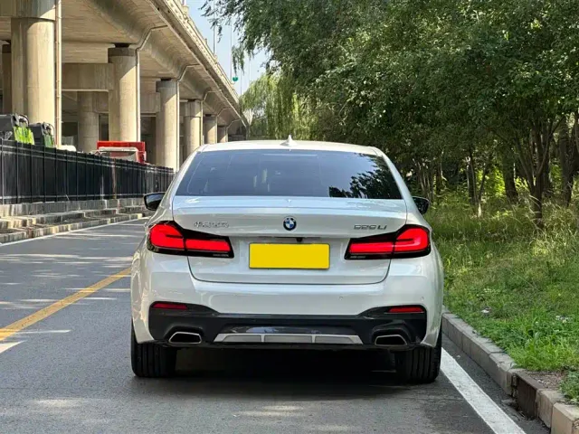 BMW 5 Series — Фото автомобиля 4
