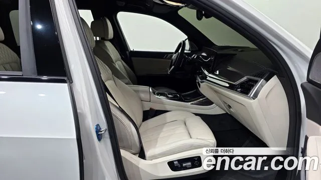 BMW X7 M60i xDrive M Sport 6 мест — Фото автомобиля 11
