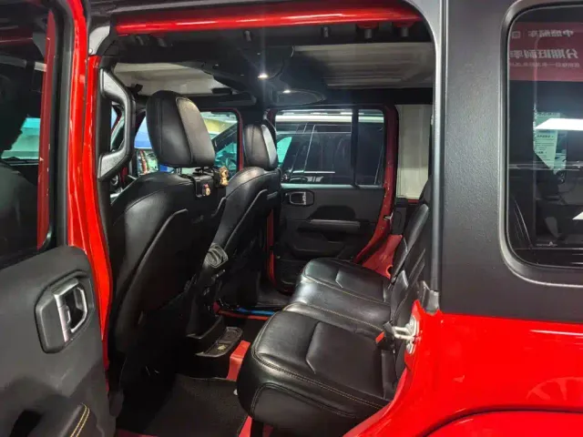 Jeep Wrangler — Фото автомобиля 7