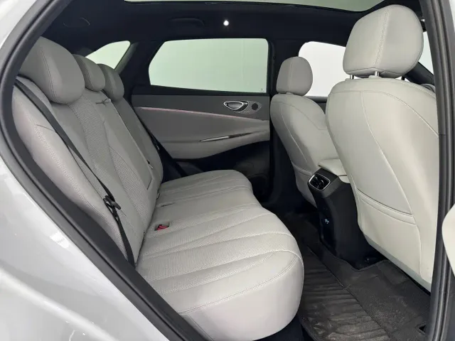BYD Sealion 06 — Фото автомобиля 12