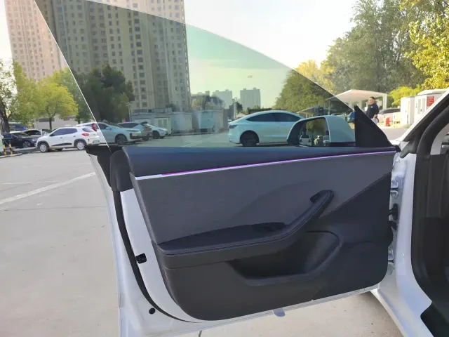 Tesla Model 3 — Фото автомобиля 19