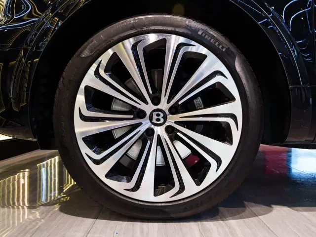 Bentley Bentayga — Фото автомобиля 10