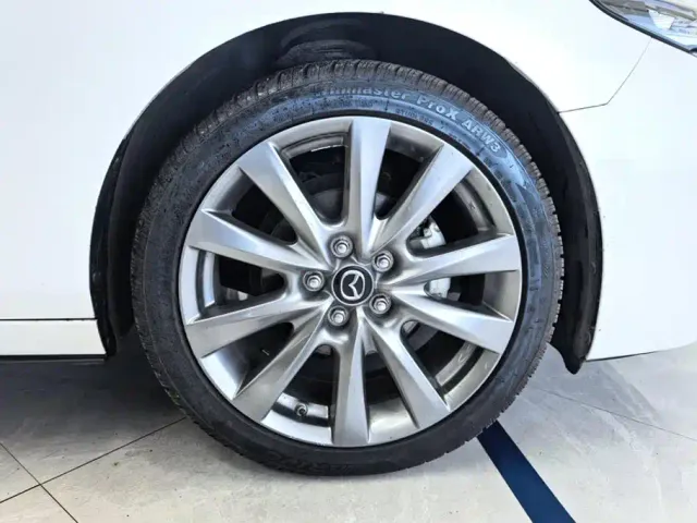 Mazda Axela — Фото автомобиля 6