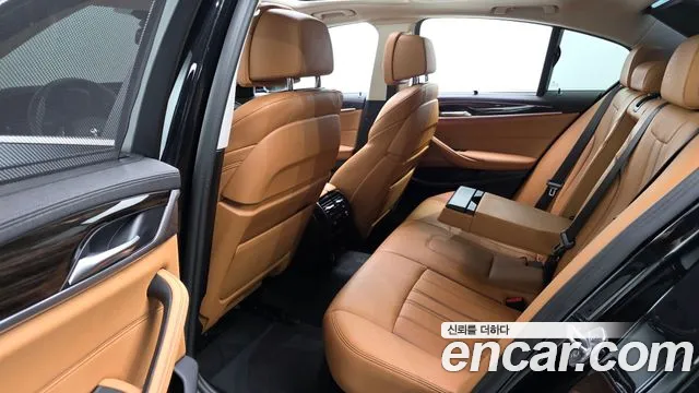 BMW 5 Series G30 — Фото автомобиля 11