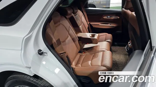 Genesis GV70 2.5T Бензин AWD — Фото автомобиля 12