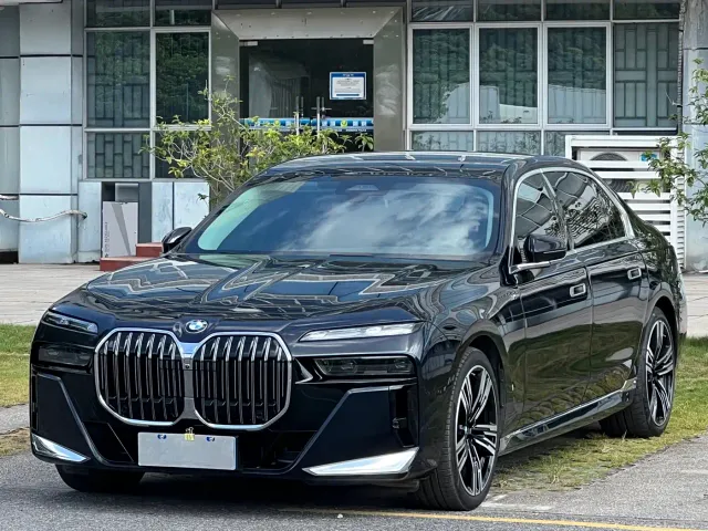 Фотография автомобиля — BMW 7 Series