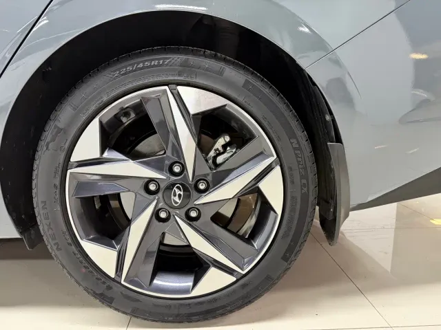 Hyundai Elantra — Фото автомобиля 12