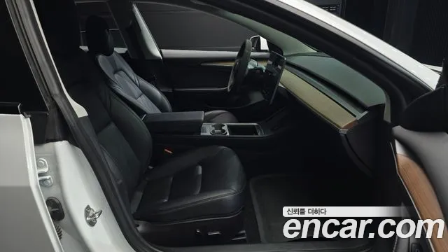 Tesla Model 3 — Фото автомобиля 26