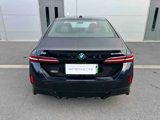 BMW i5 — Фото автомобиля 2