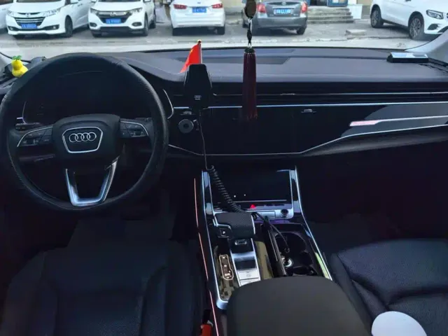 Audi Q7 — Фото автомобиля 12
