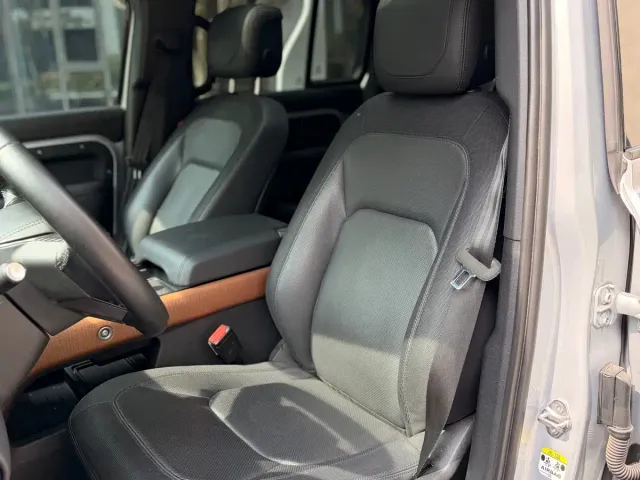 Land Rover Defender — Фото автомобиля 12
