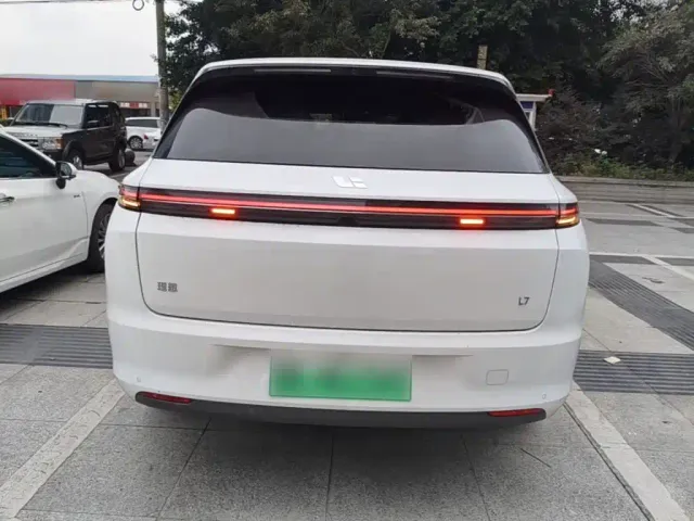 Li Auto L7 — Фото автомобиля 5