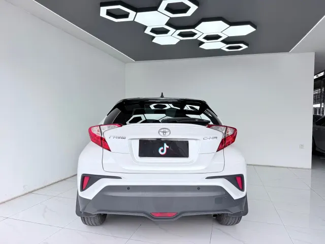 Toyota C-HR — Фото автомобиля 8
