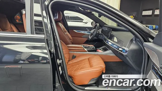 BMW i7 G70 — Фото автомобиля 16
