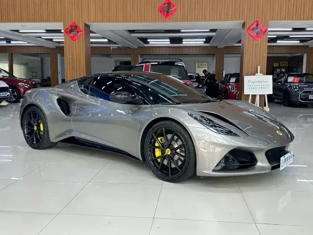 Lotus Emira — Фото автомобиля 3