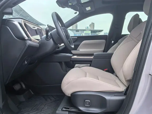 Volvo XC70 Plug-in Hybrid — Фото автомобиля 5