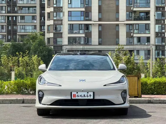 IM Motors L6 — Фото автомобиля 2