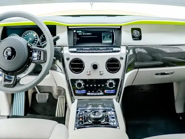 Rolls-Royce Cullinan — Фото автомобиля 11