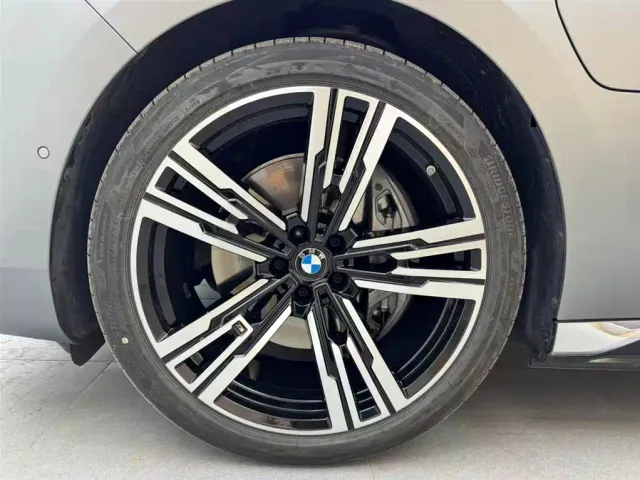 BMW i7 — Фото автомобиля 18