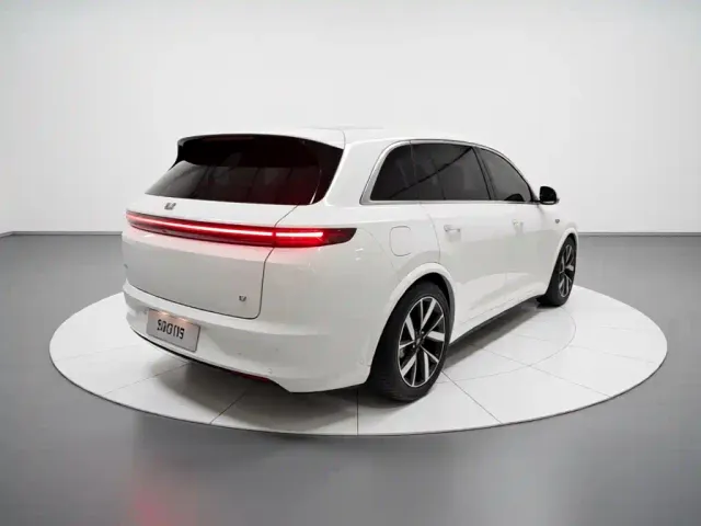 Li Auto L7 — Фото автомобиля 4