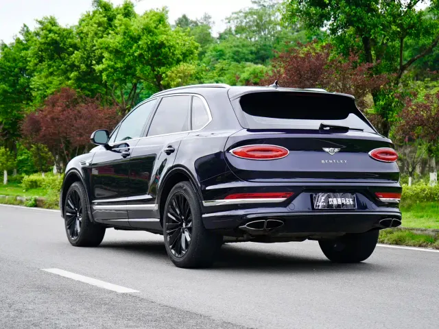 Bentley Bentayga — Фото автомобиля 4