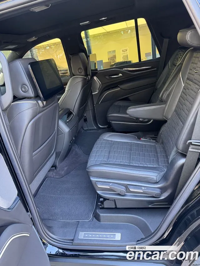 Cadillac Escalade 5th Gen — Фото автомобиля 9