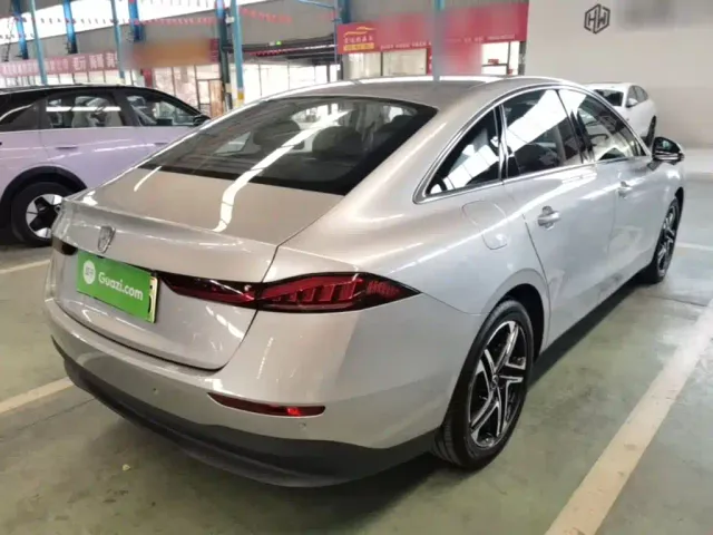 Roewe D7 — Фото автомобиля 6