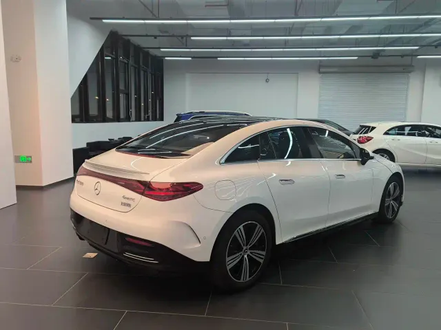 Mercedes-Benz EQE — Фото автомобиля 6