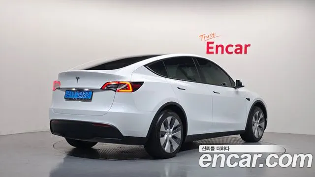 Tesla Model Y — Фото автомобиля 2